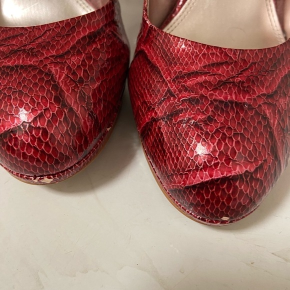 White House black market, Diane red heels size 9 - Picture 13 of 13